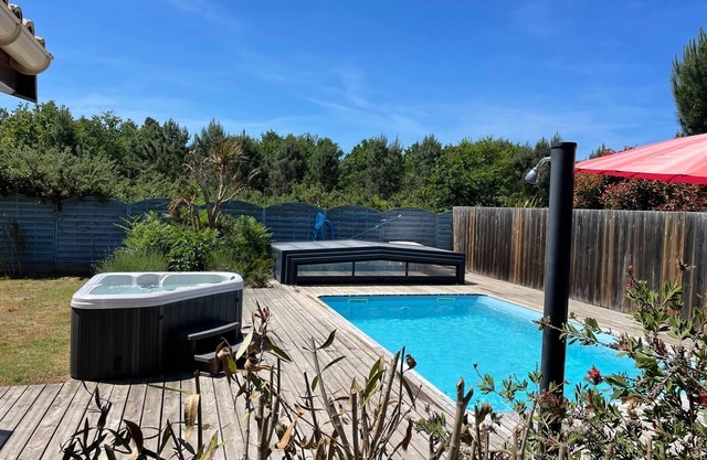 Close to Soulac/sea air-conditioned chalet, heated indoor swimming pool, jacuzzi