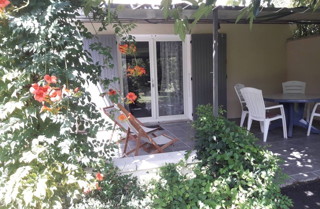 Close to the Via Venaissia, a haven of peace for nature lovers.