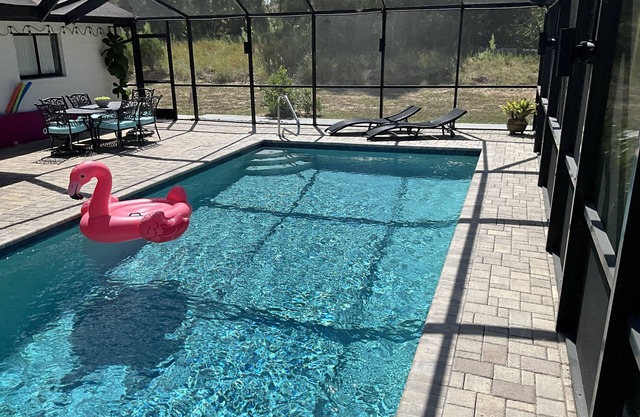 Close to Weeki Wachee Springs Fully Equipped Kitchen Fast WIFI KING Beds!
