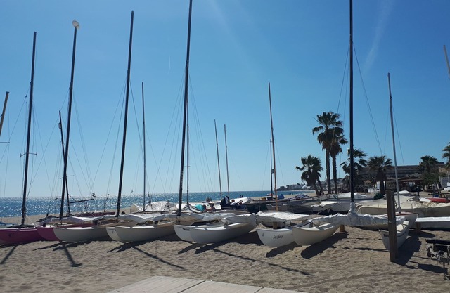 Closed to the beach and center town cozy apartment UKTV