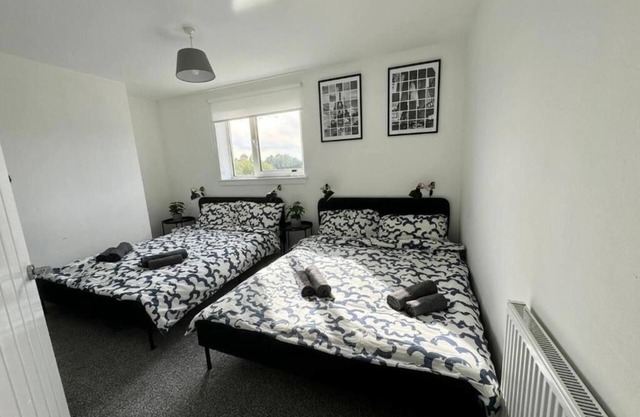 ClydeBank Brand new 3BDR Home, Glasgown