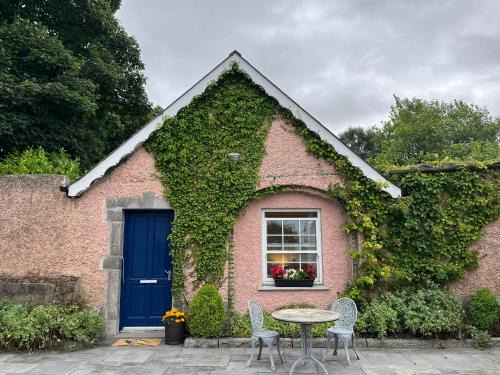 Coach Apartment, Near Rathangan