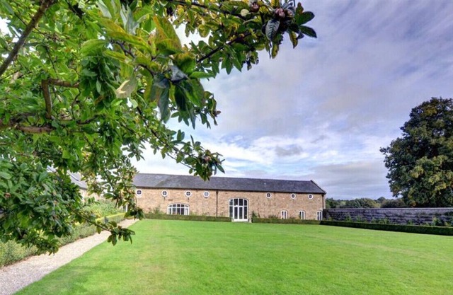 Coach House - Four Bedroom House, Sleeps 8