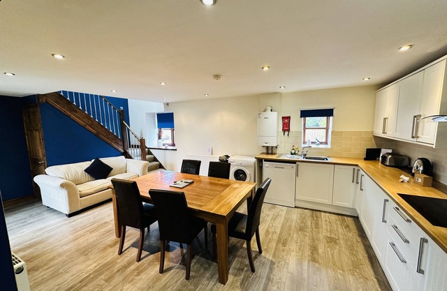 Coast Cottage - a very spacious, dog friendly, cottage for 4 guests