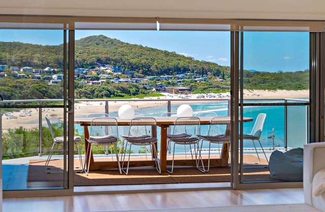 Coast Fingal Bay - 16 Pacific Drive Fingal Bay - Beach views, Air Con, Wi-Fi, Hot Tub