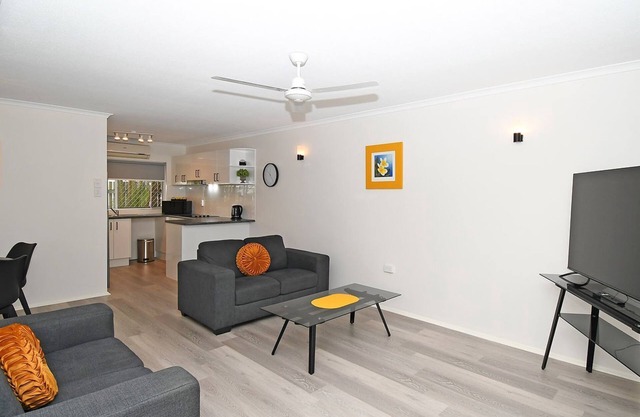 Coast Spacious Two Bedroom 1 Bathroom Apartment