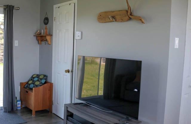 Coastal Charm, Beach Nearby - Chalet Poirier