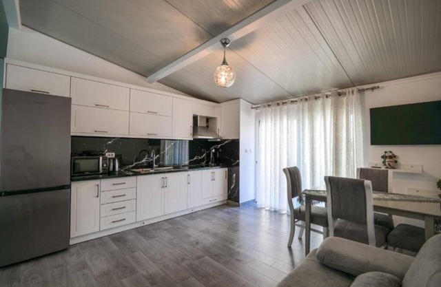 Coastal Dwell - 1 BR SeasidenStay 2'Walk from Beach