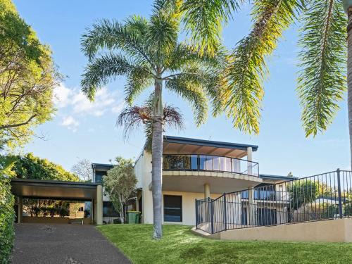 Coastal Family Escape with Pool Balcony and Bay Views