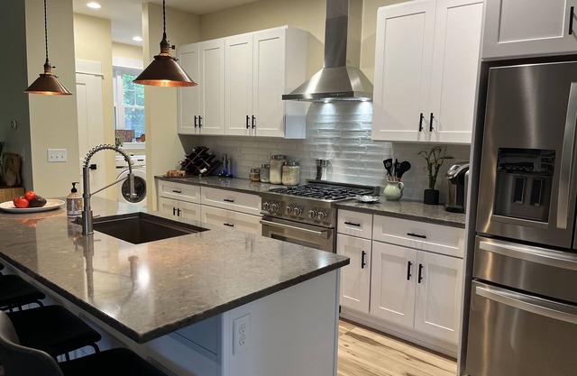 Coastal Farmhouse-located in "The Best Coastal Small Town in America" -USA Today