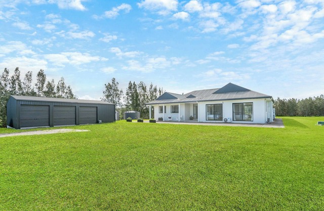 Coastal Farmhouse - Perfect place to gather with friends and family