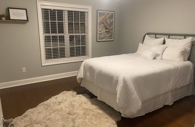 Coastal Getaway-Lovely 2 Bedroom Condo with a Pool