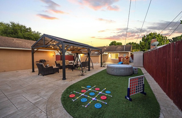 Coastal Home Near UCSB & Airport + Hot Tub, King Beds, Fast Wifi, Sleeps 6