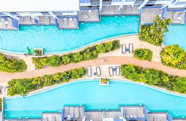 Coastal Luxe Apartment with Lagoon Views & Beach Access 88 Silk, Port Douglas