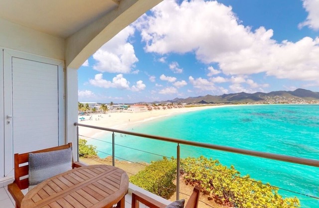 ☀️🏖️Coastal Oasis - Spacious Studio Overlooking Simpson Bay Beach