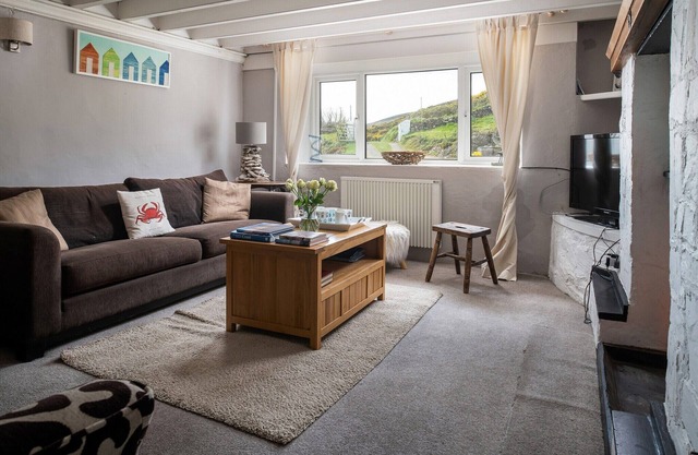 Coastal Retreat on Wales Path with Sea Views