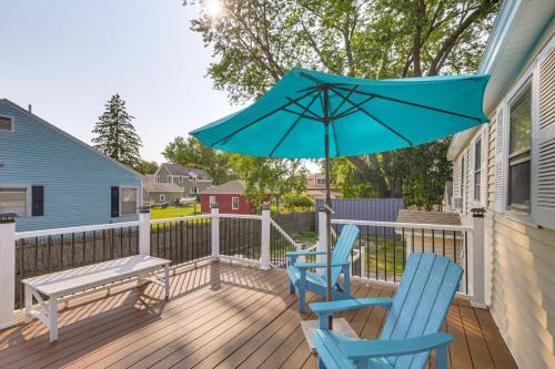 Coastal Retreat with Large Yard Less Than 1 Mi to Dtwn Saco!