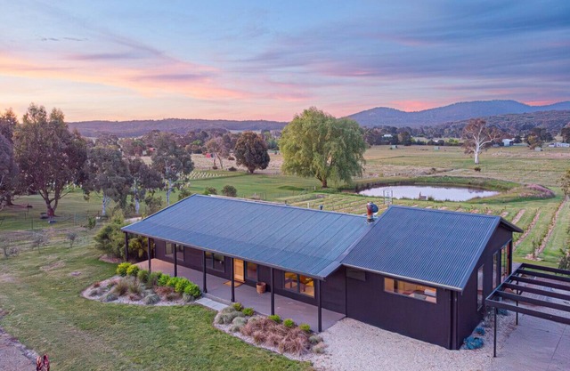 Cobaw Views – a Mount Towrong Vineyard retreat
