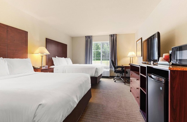 Cobblestone Hotel & Suites - Knoxville