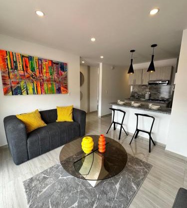 Cocina full, parqueadero y acceso a jacuzzi y bbq