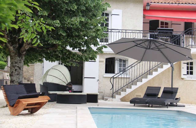 Cocooning by Rés. Les Frugères with heated pool and hottub