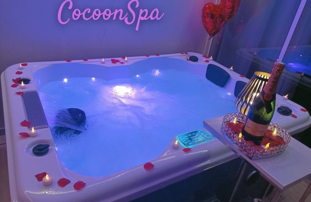 Cocoonspa Love Room Avec Jacuzzi, Idéal Pour un Couple