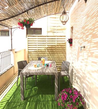 COEUR de GOUDARGUES! 3 ch, 3 SDB, Extérieur, CLIM