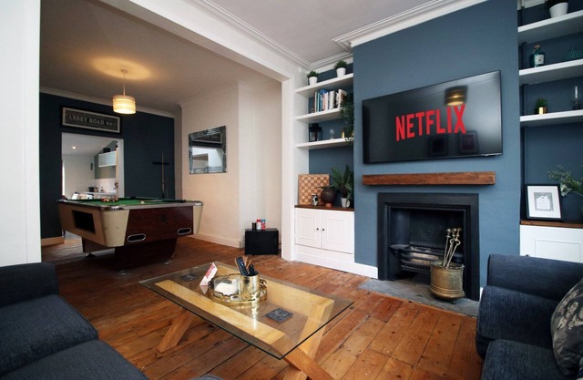 Cohost Partners Modern Retreat in Cardiff