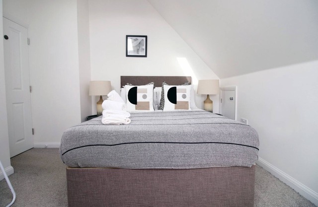 Cohost Partners Stylish Bristol Flat With Parking