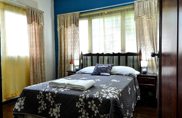 Colibri Double Room - Casa Armenta B&B