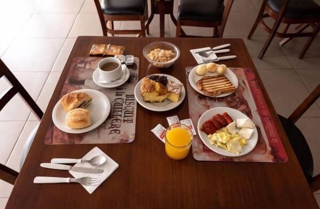 Colonial Flat Hotel