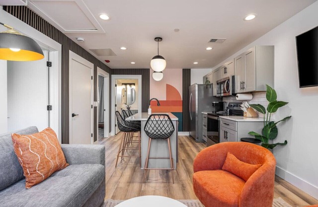 Colorful 2 Bedroom Retreat with 3 Beds, Patio + Free Parking