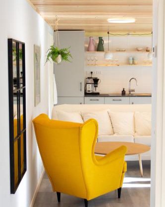 Colorful brand new apartment with free parking