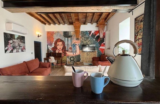 Colorful Pop Art Home, 6 People, Near Vichy