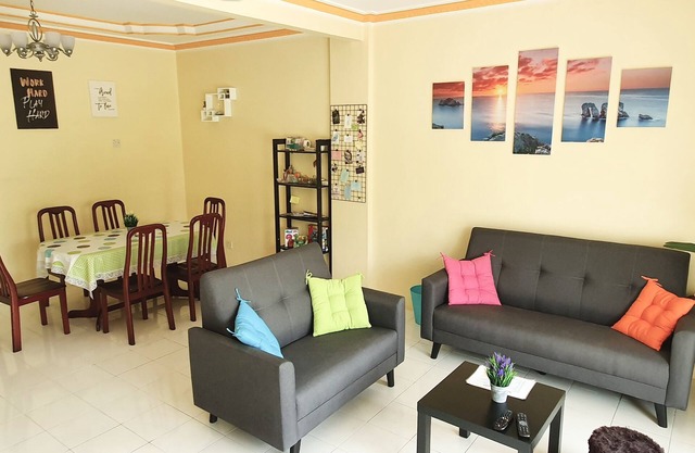 Colourful homestay - (near jeti sky mirror)