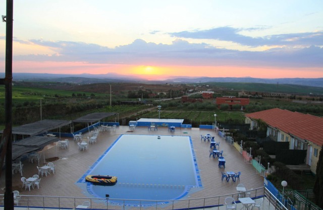 Come all, for an exceptional stay.