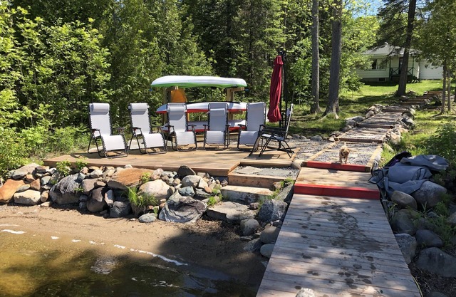 Come and enjoy this beautiful private cottage with your family!