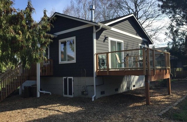 Come and stay at Thompson's Guest House in historic and charming La Conner, WA
