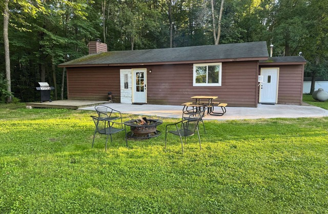 Come check out this Cozy 2-bedroom cabin in charming Amery!