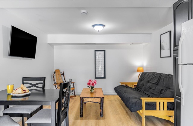 Come stay at Alpine Lodge for amazing views!