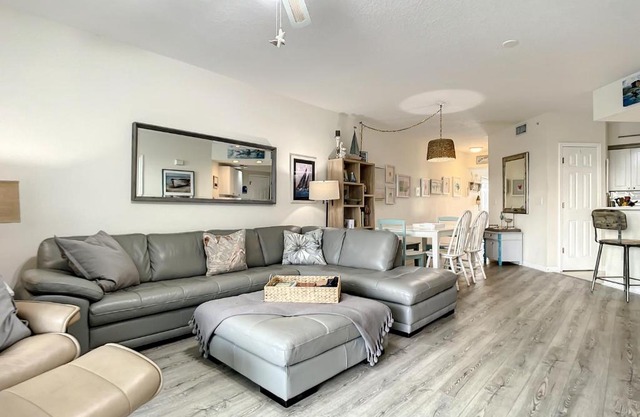 Come take in these beautiful views of the ocean in this gorgeous 22 Condo. OW1-302