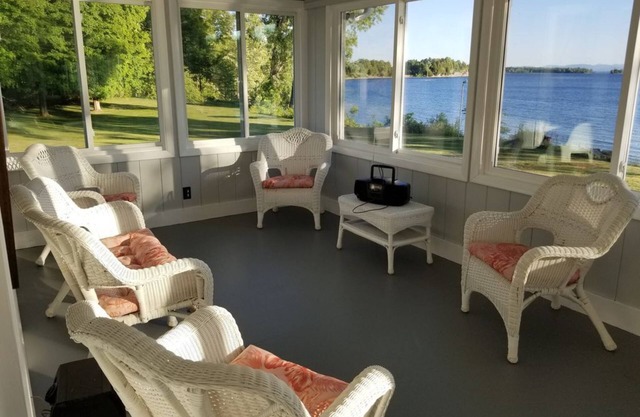 Come view the Eclipse while relaxing at this lakefront home!