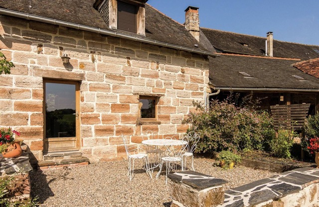 Comfortable gîte with swimming pool