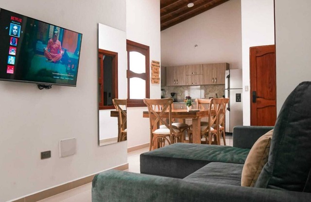 Comfort 4 blocks from the garden park.