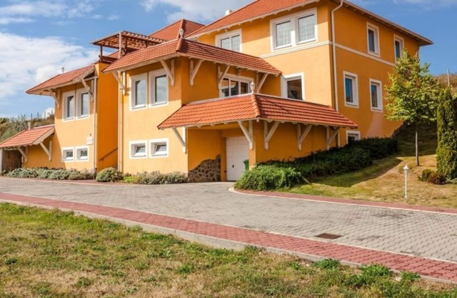 Comfort 4-person terrace apartment in the holiday park Landal Residence Duna