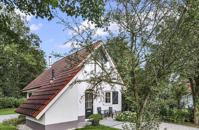 Comfort 4-person bungalow in the holiday park Landal Landgoed De Elsgraven