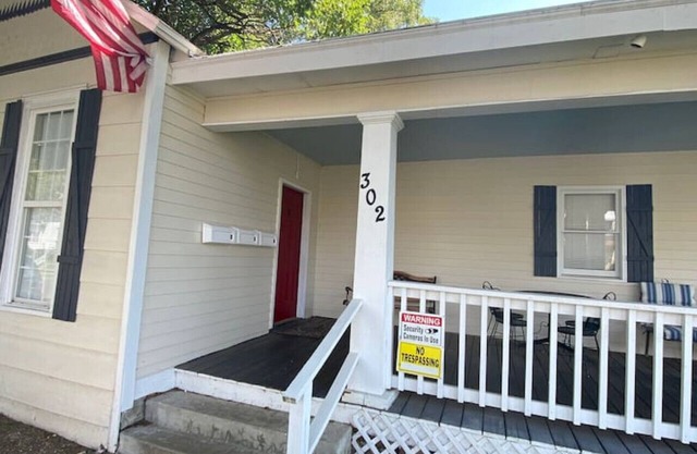 Comfort and Convenience! Close to Downtown Spfd.