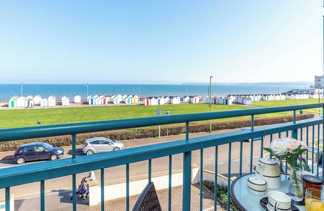 Comfort and luxury in a sea front location with panoramic sea views.
