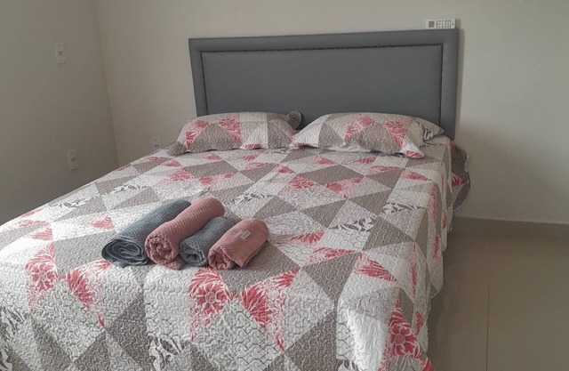 Comfort and Style White Queen I
