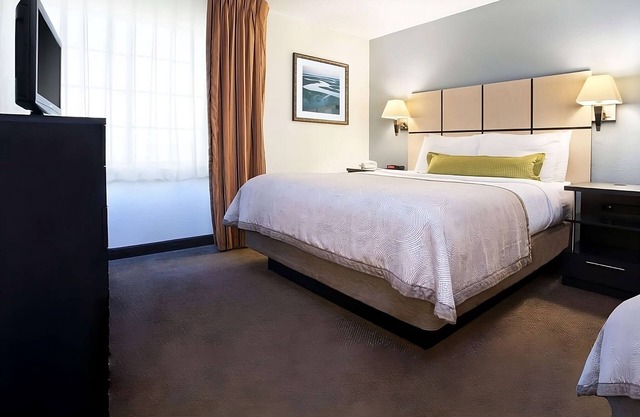 Comfort & Convenience! w/Parking, Near Historic Main Street District!